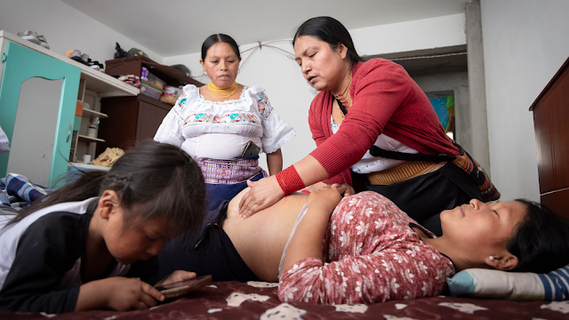 ¿Quién atiende los partos donde no hay hospitales?