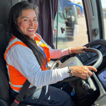 Chile tiene la mayor flota de buses eléctricos del mundo y los conducen mujeres
