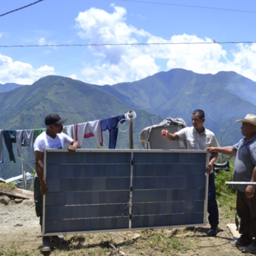 La escuela de energía limpia que enseña a los campesinos colombianos a cosechar la luz del sol