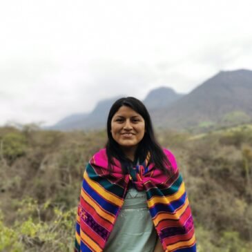 Ysabel Calderón: mujeres, abejas y la fuerza de la colectividad